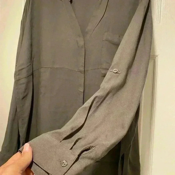 Young Fabulous & Broke Women's oversized khaki button down long sleeve blouse M - Picture 3 of 14